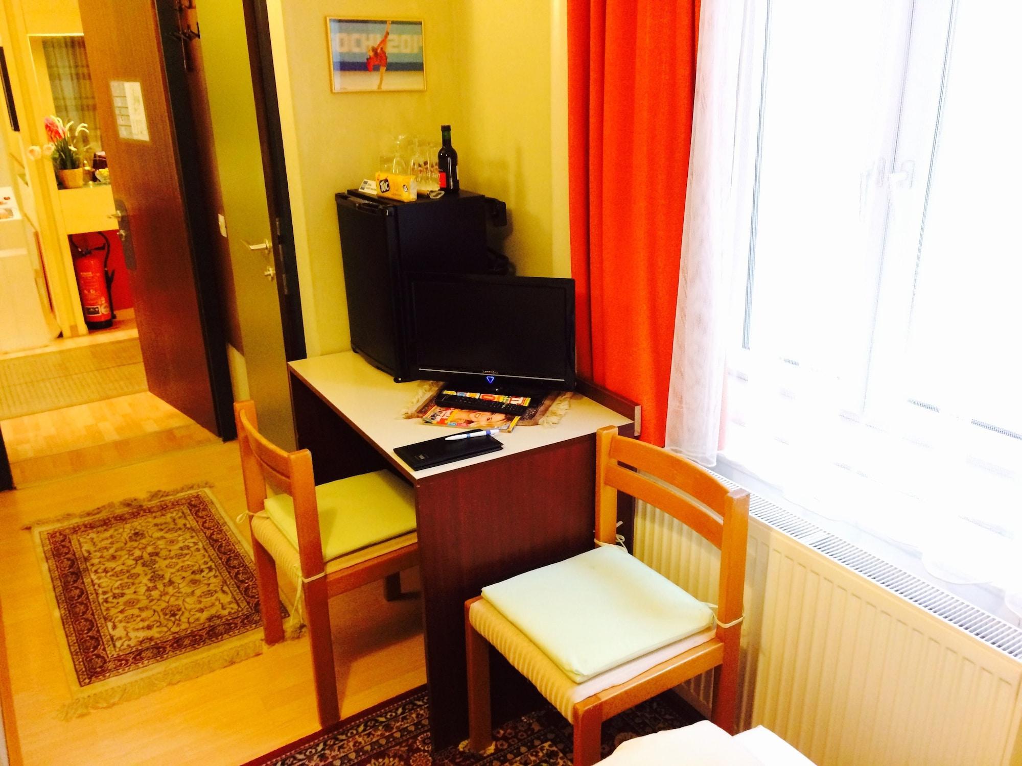 Pension Hotel Mariahilf Wina Bagian luar foto